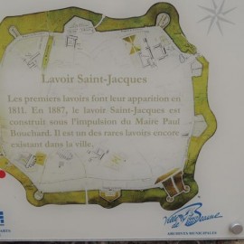 Plaque du Lavoir Saint Jacques - Photo : Alain Challan Belval